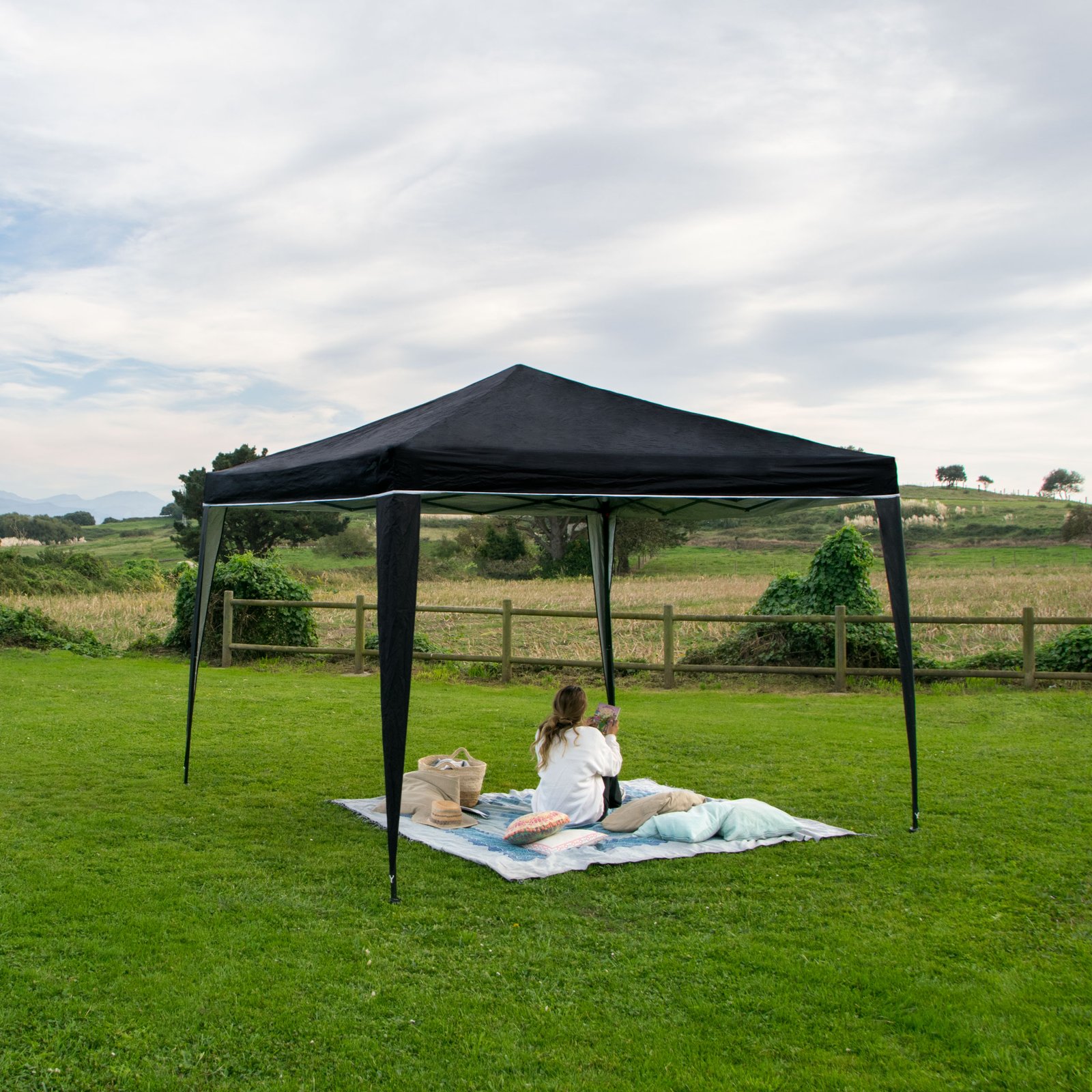 Carpas y toldos para proteger del sol y la lluvia.